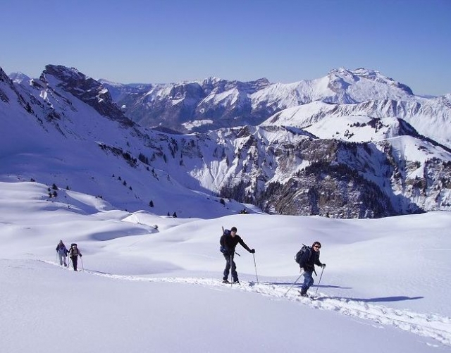  Escursione con le ciaspole in montagna 